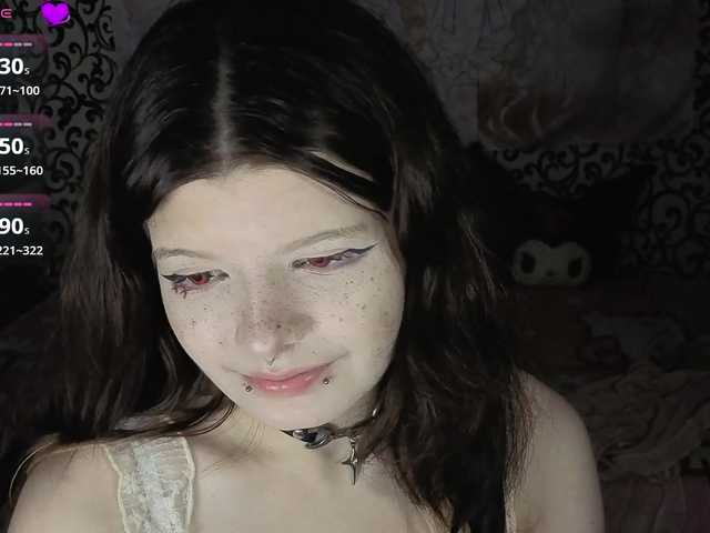 FrirenLovv live cam on BongaCams
