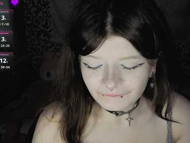 FrirenLovv live cam on BongaCams
