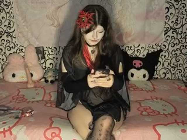 FrirenLovv live cam on BongaCams