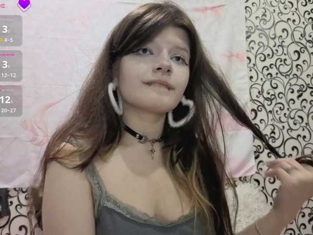 FrirenLovv live cam on BongaCams