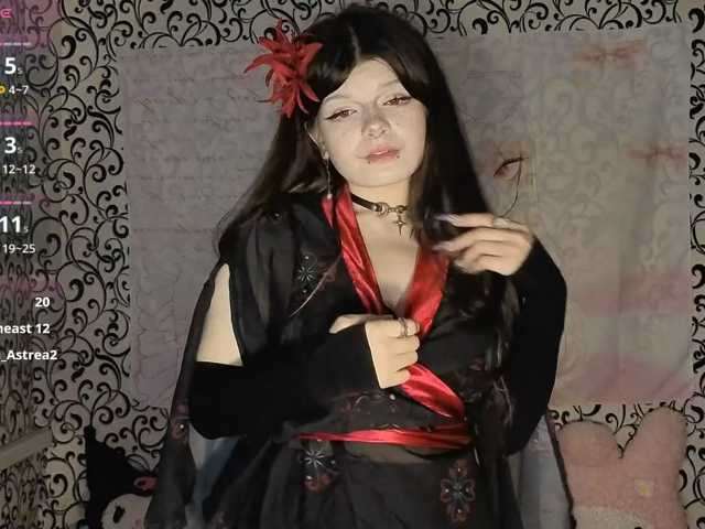 FrirenLovv live cam on BongaCams