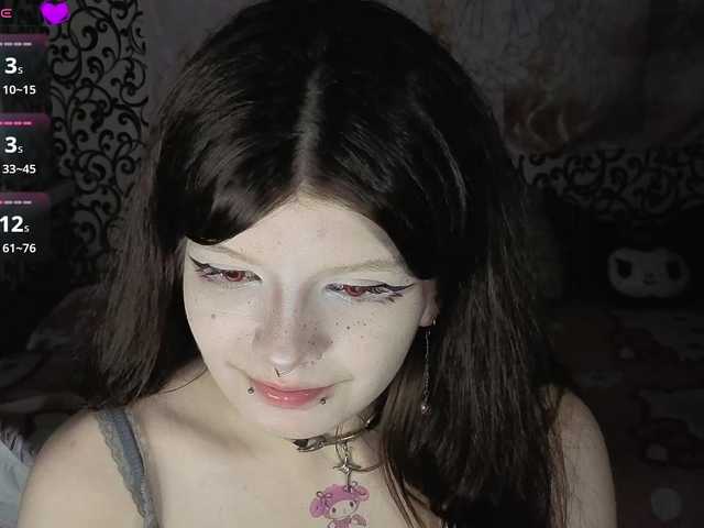 FrirenLovv live cam on BongaCams