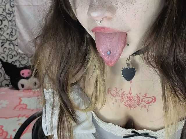 FrirenLovv live cam on BongaCams