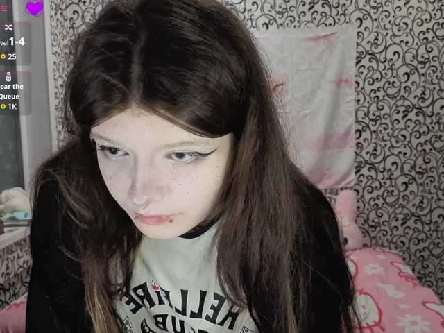 FrirenLovv live cam on BongaCams