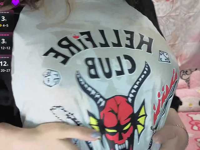 FrirenLovv live cam on BongaCams