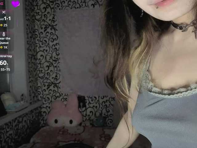 FrirenLovv live cam on BongaCams