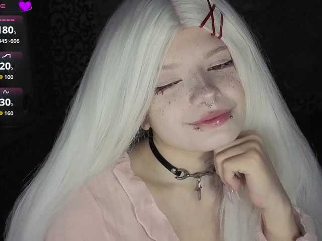 FrirenLovv live cam on BongaCams