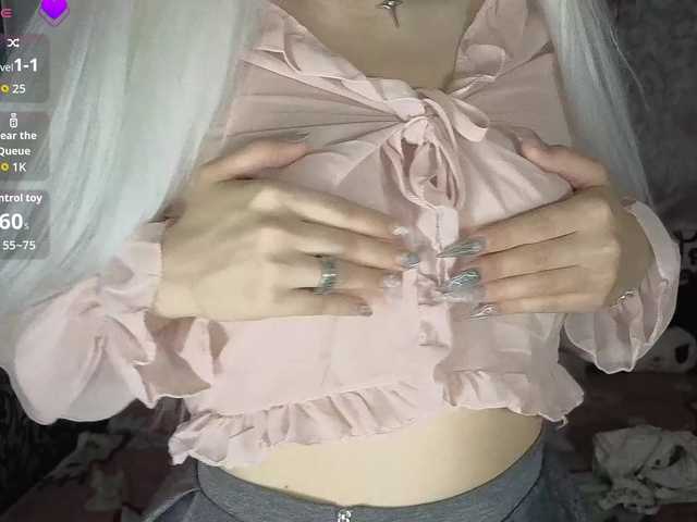 FrirenLovv live cam on BongaCams