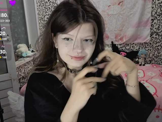 FrirenLovv live cam on BongaCams