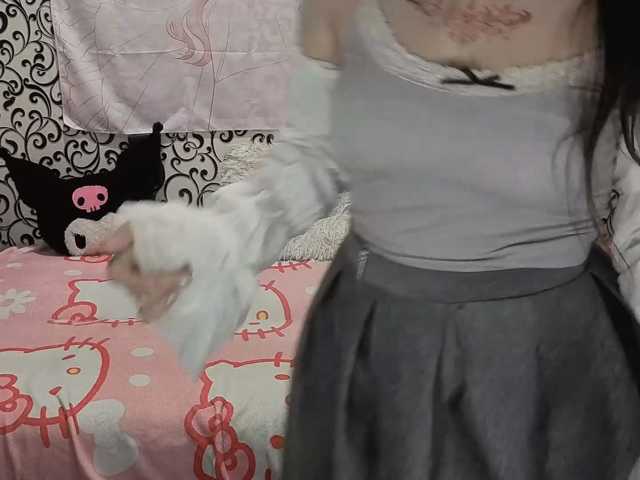 FrirenLovv live cam on BongaCams