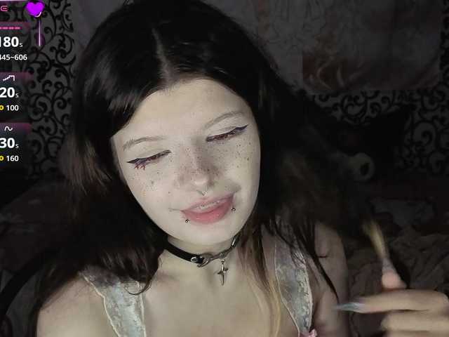 FrirenLovv live cam on BongaCams