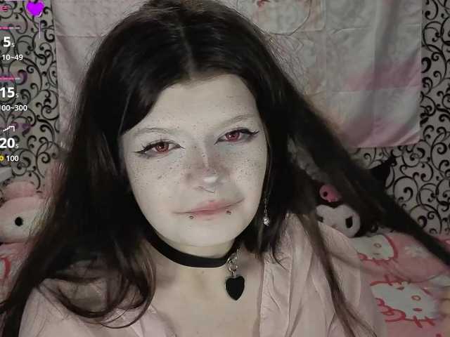 FrirenLovv live cam on BongaCams