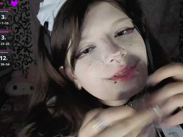 FrirenLovv live cam on BongaCams