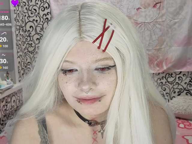 FrirenLovv live cam on BongaCams