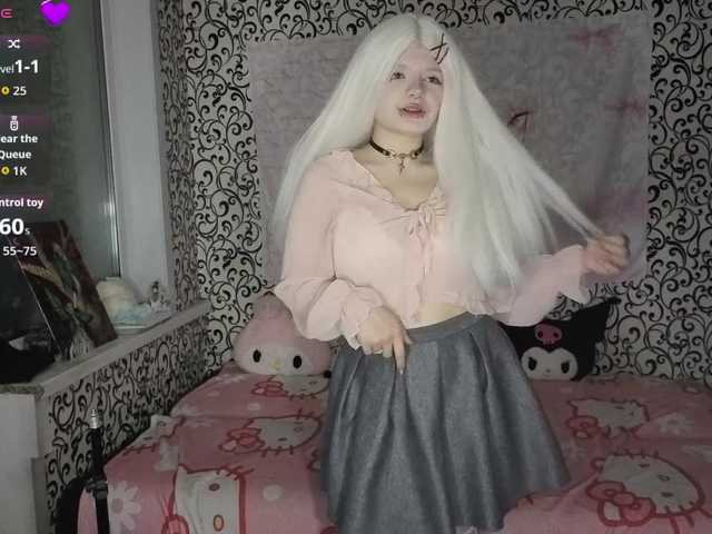 FrirenLovv live cam on BongaCams