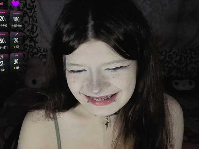 FrirenLovv live cam on BongaCams