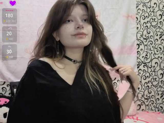 FrirenLovv live cam on BongaCams