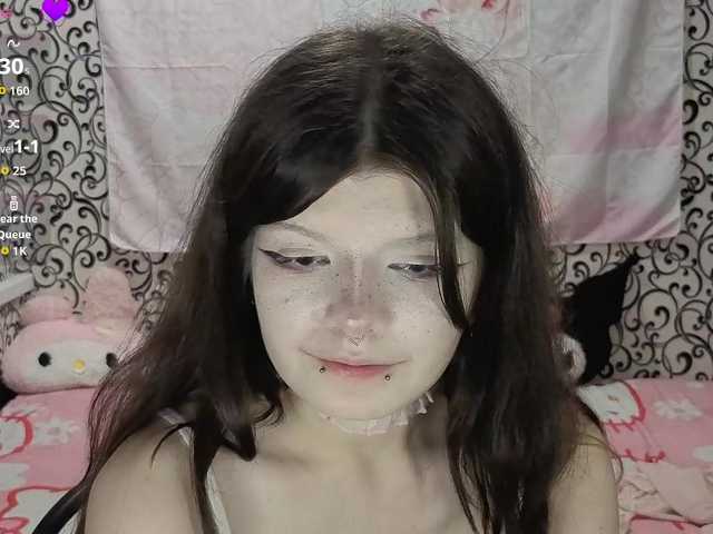 FrirenLovv live cam on BongaCams