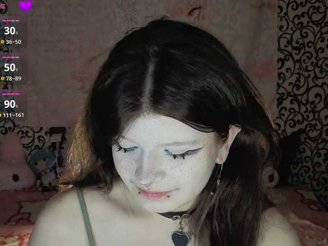 FrirenLovv live cam on BongaCams
