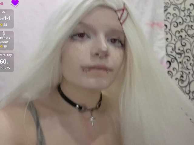 FrirenLovv live cam on BongaCams
