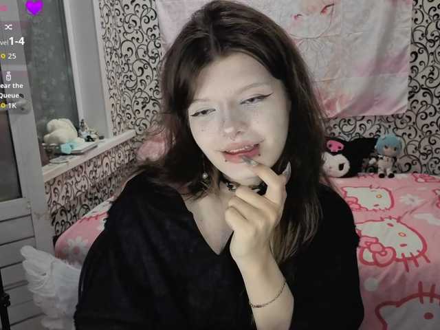 FrirenLovv live cam on BongaCams