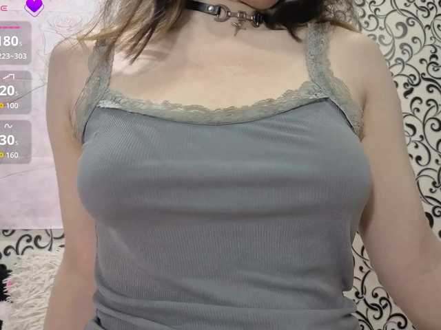 FrirenLovv live cam on BongaCams