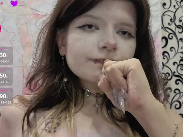 FrirenLovv live cam on BongaCams