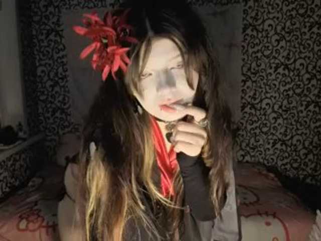 FrirenLovv live cam on BongaCams