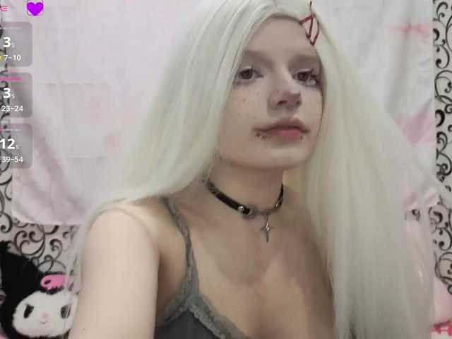 FrirenLovv live cam on BongaCams