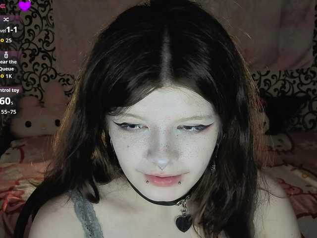 FrirenLovv live cam on BongaCams