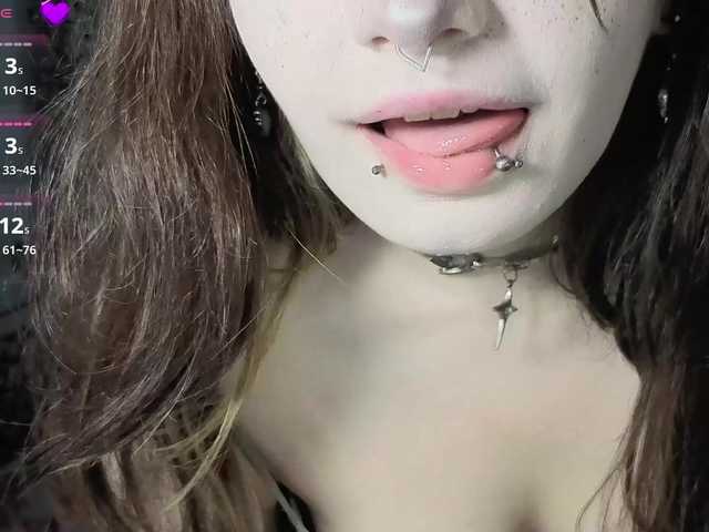 FrirenLovv live cam on BongaCams