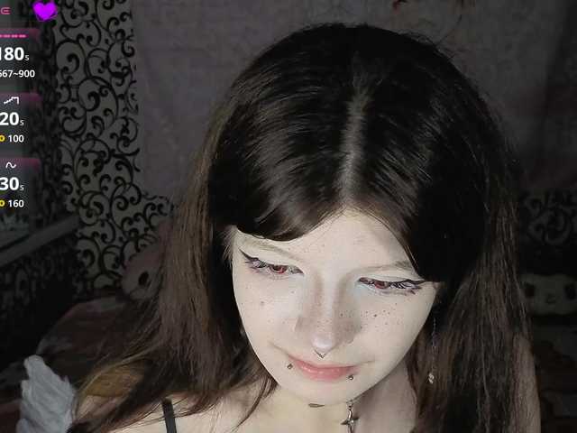 FrirenLovv live cam on BongaCams
