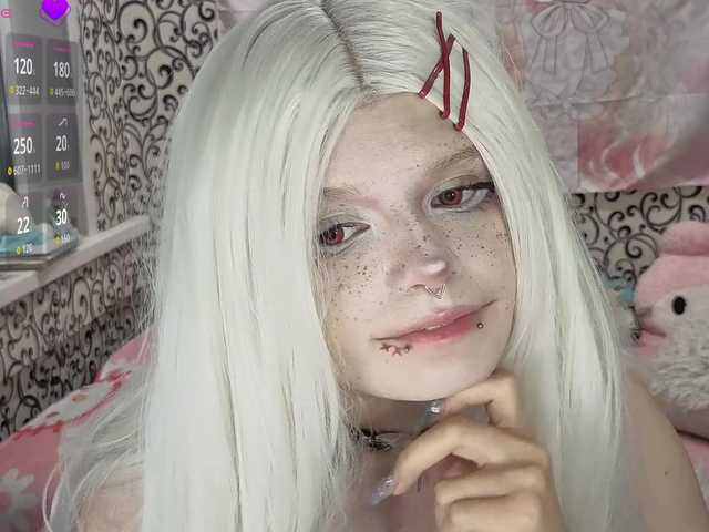 FrirenLovv live cam on BongaCams