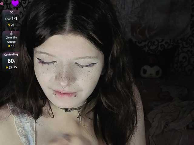 FrirenLovv live cam on BongaCams
