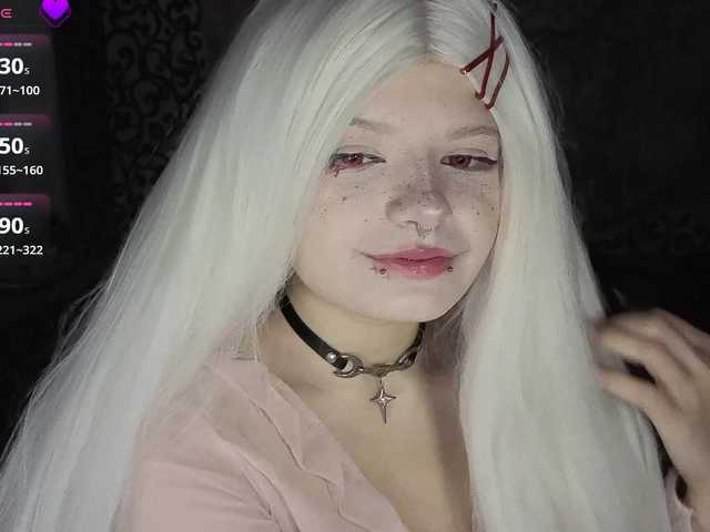 FrirenLovv live cam on BongaCams
