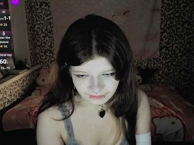 FrirenLovv live cam on BongaCams