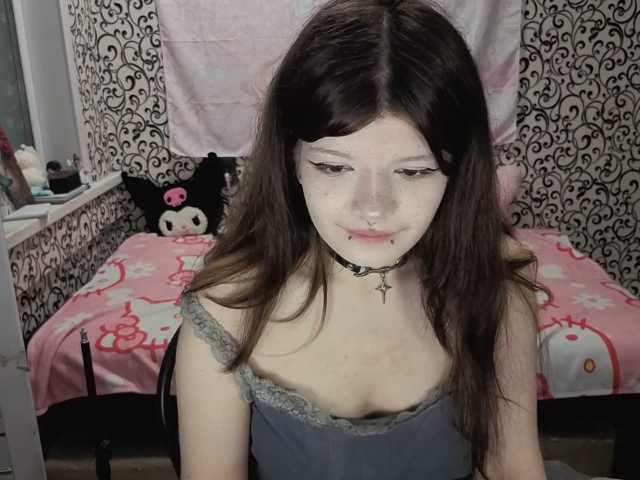 FrirenLovv live cam on BongaCams