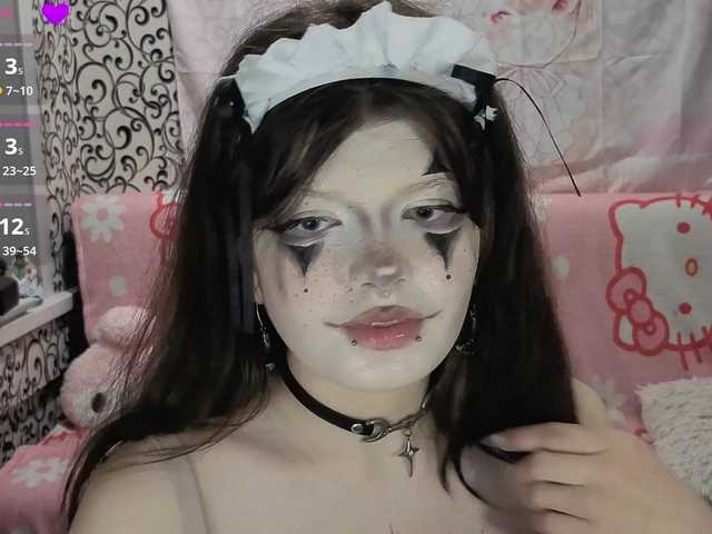 FrirenLovv live cam on BongaCams