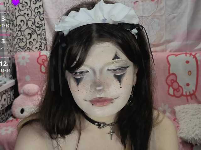 FrirenLovv live cam on BongaCams