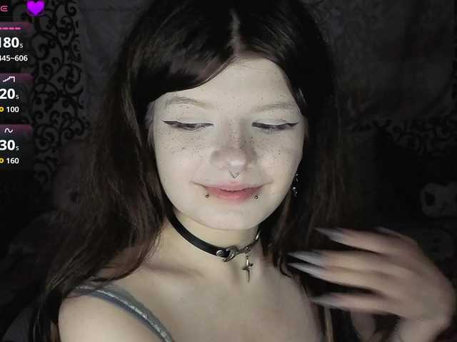 FrirenLovv live cam on BongaCams