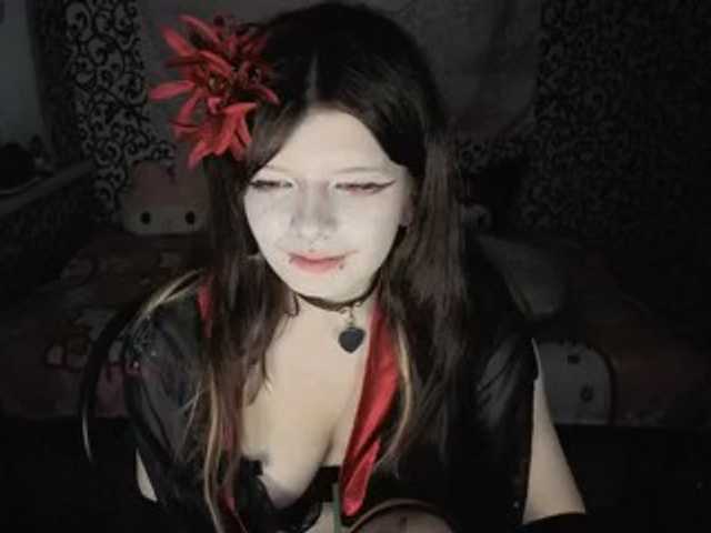 FrirenLovv live cam on BongaCams