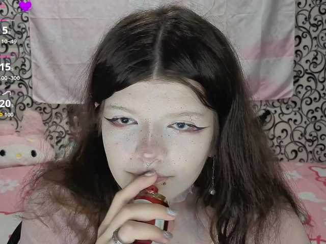FrirenLovv live cam on BongaCams