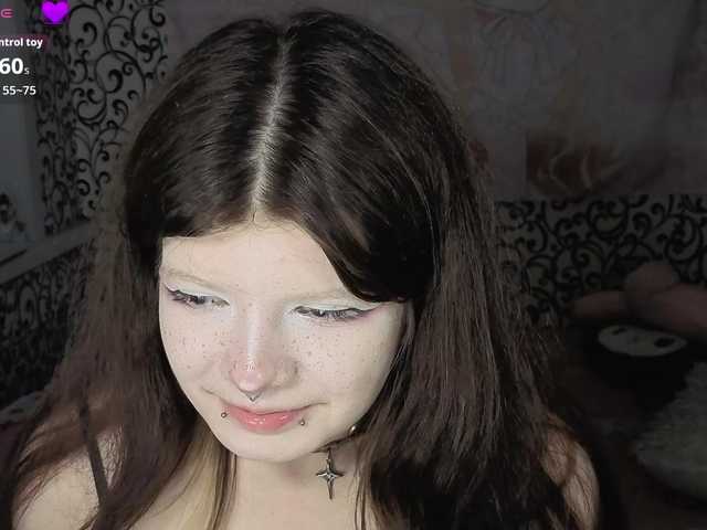 FrirenLovv live cam on BongaCams