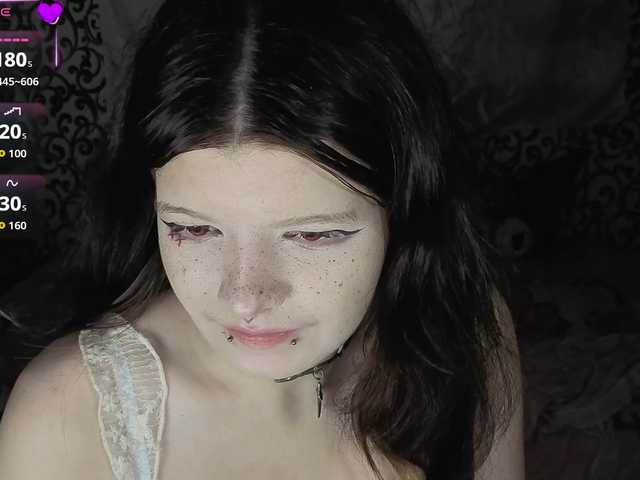 FrirenLovv live cam on BongaCams