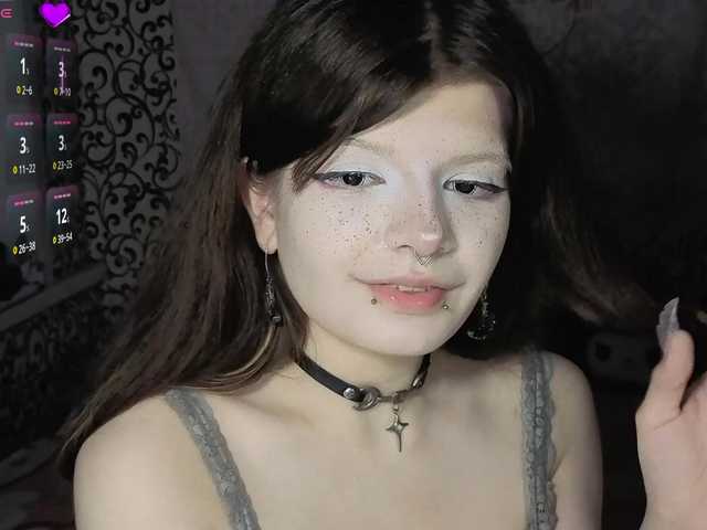 FrirenLovv live cam on BongaCams