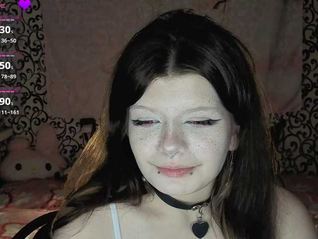 FrirenLovv live cam on BongaCams