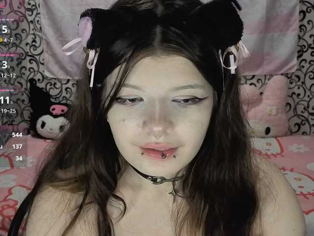 FrirenLovv live cam on BongaCams