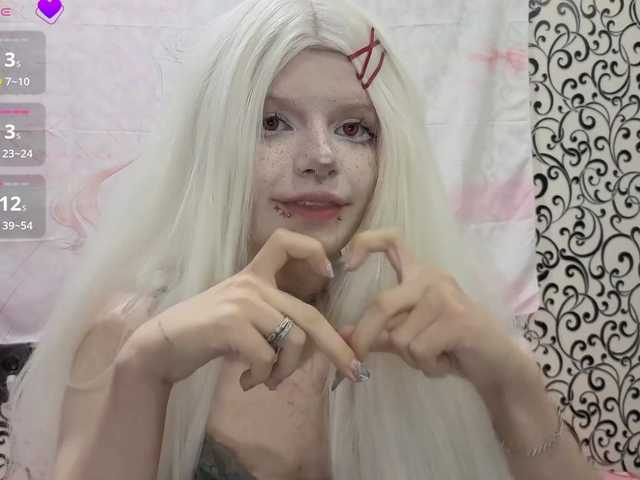 FrirenLovv live cam on BongaCams