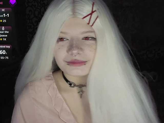 FrirenLovv live cam on BongaCams