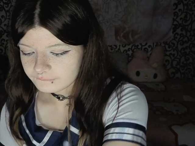 FrirenLovv live cam on BongaCams